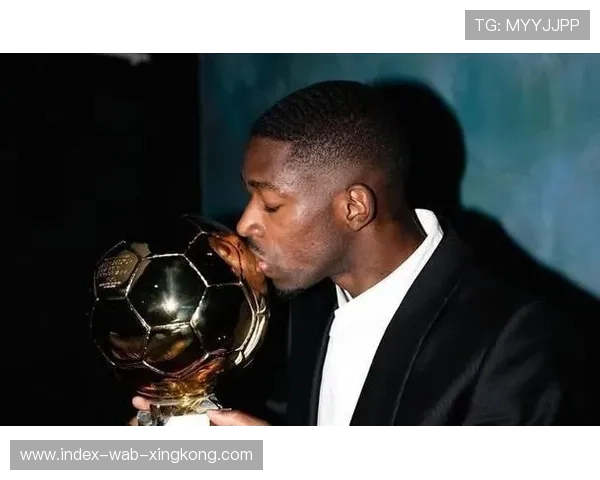 登贝莱反复变向晃开防守 登贝莱反复变向晃开防守